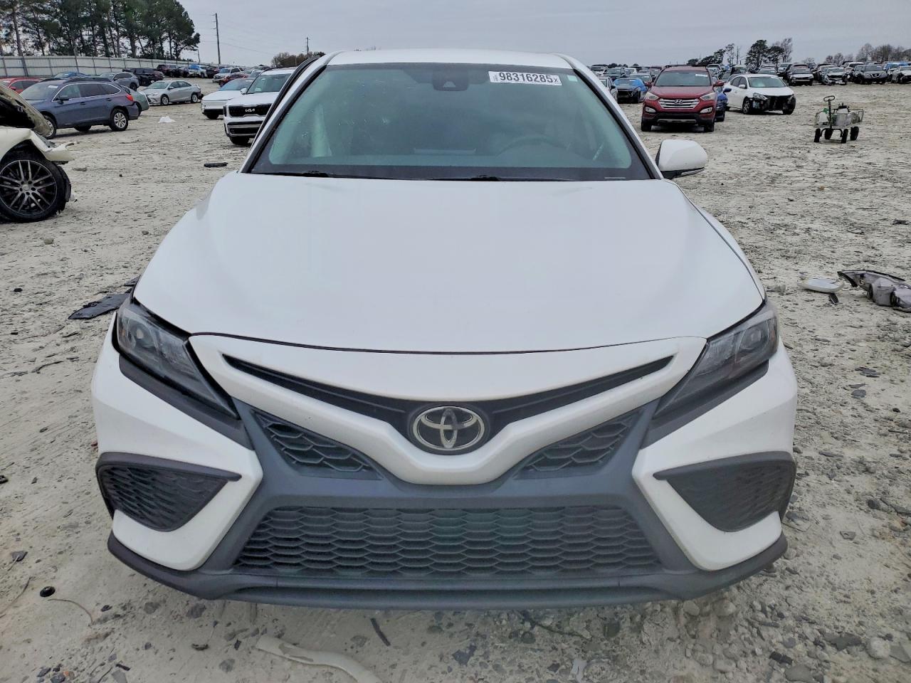2022 TOYOTA CAMRY SE photo 9