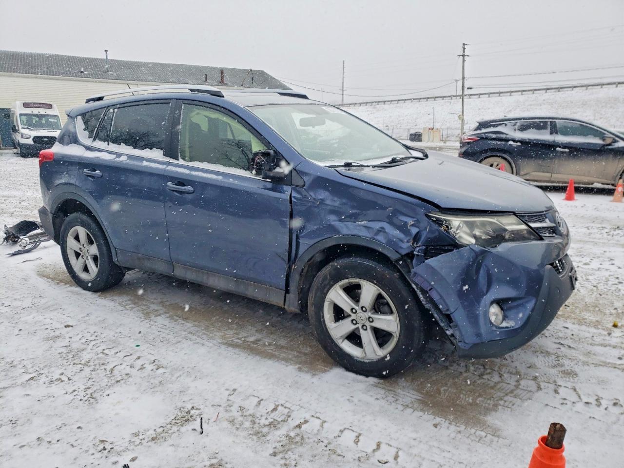 2013 TOYOTA RAV4 XLE photo 4
