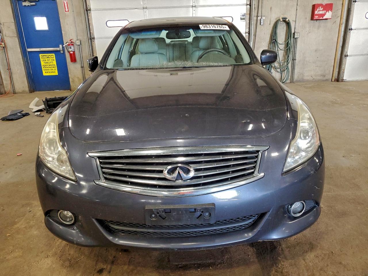 2010 INFINITI G37 photo 9
