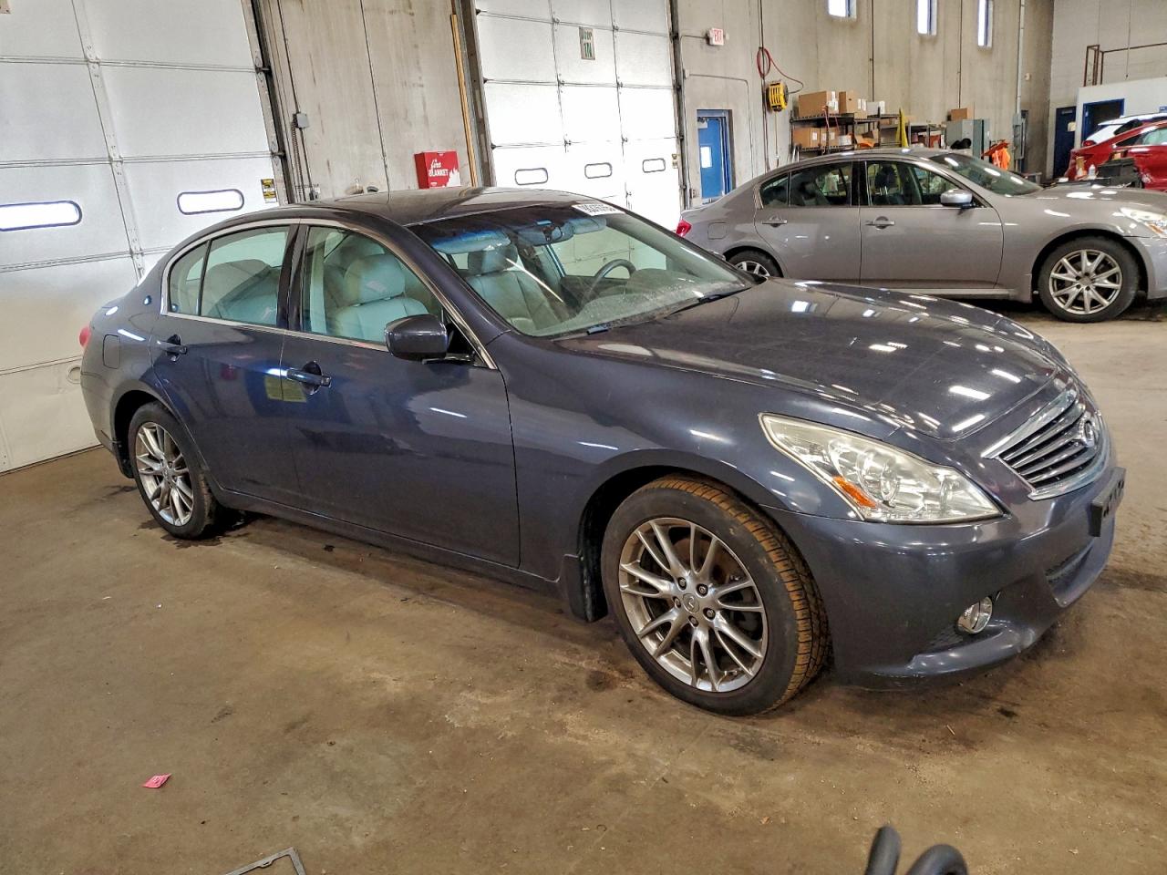 2010 INFINITI G37 photo 7