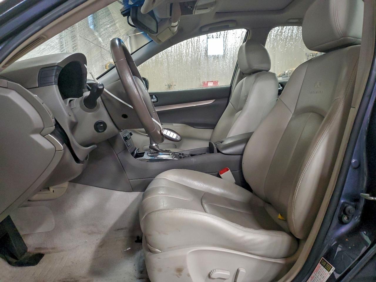2010 INFINITI G37 photo 13