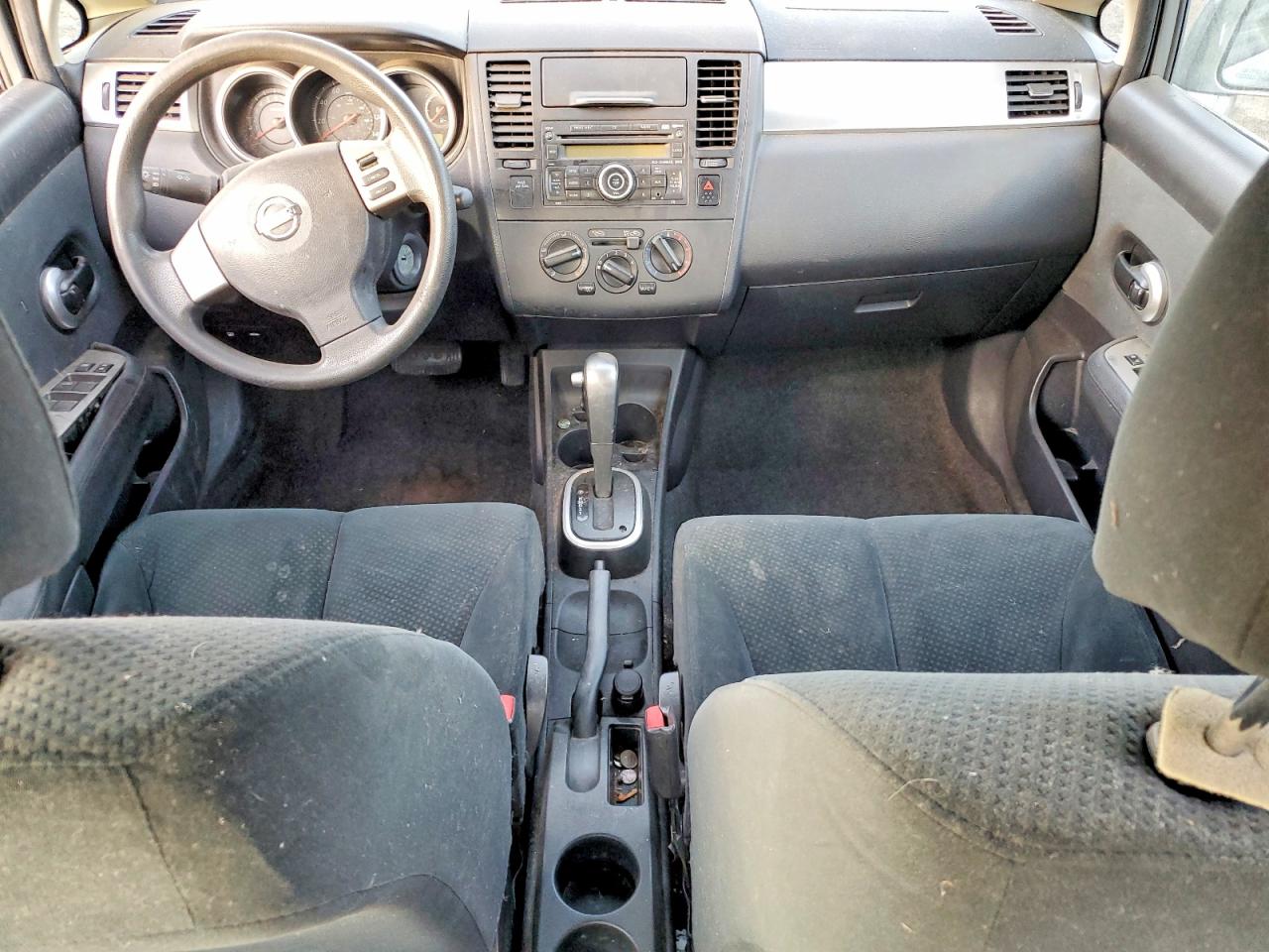 2011 NISSAN VERSA S photo 8