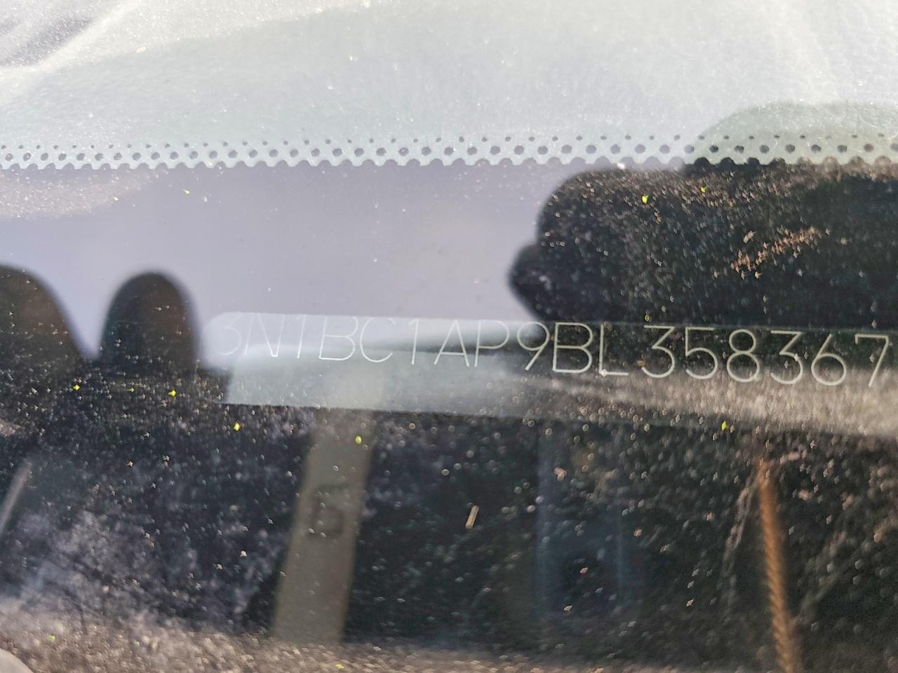 2011 NISSAN VERSA S photo 12