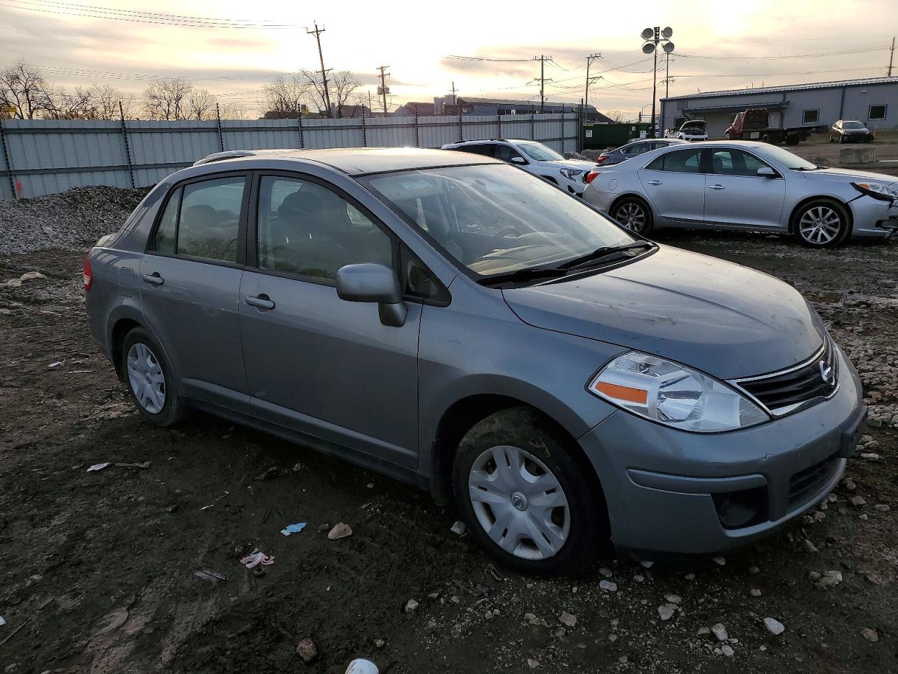 2011 NISSAN VERSA S photo 4