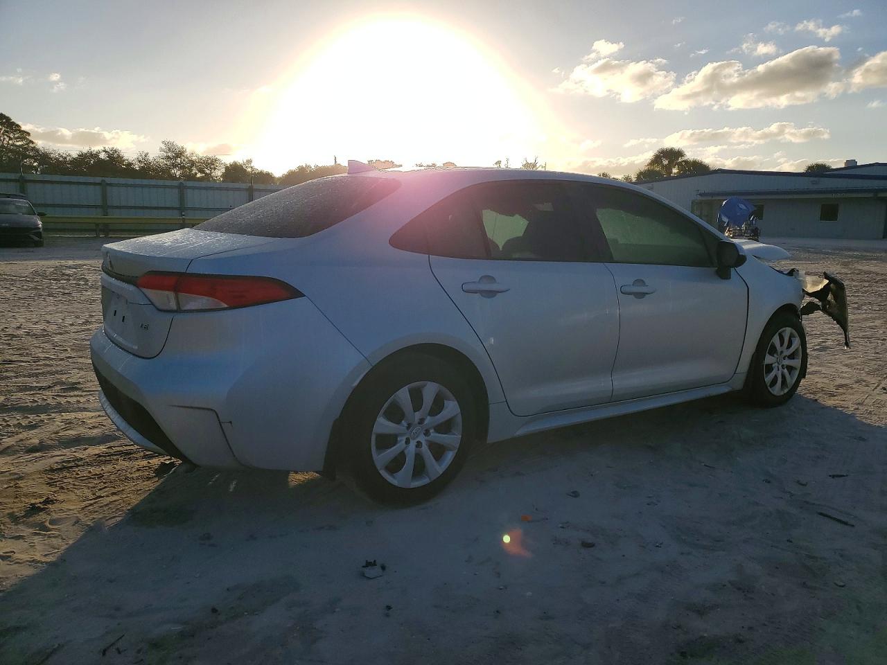 2020 TOYOTA COROLLA LE photo 3