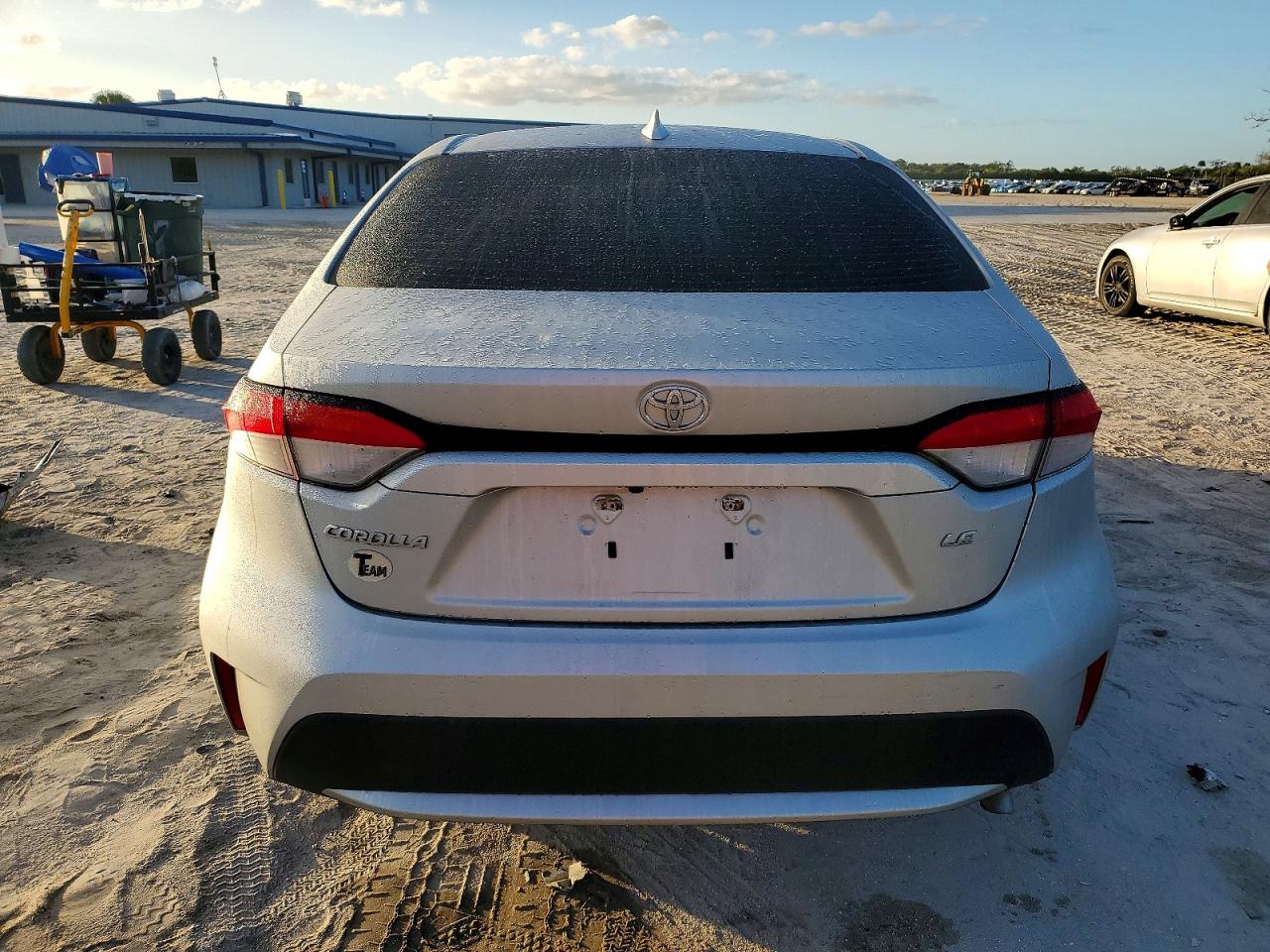 2020 TOYOTA COROLLA LE photo 6