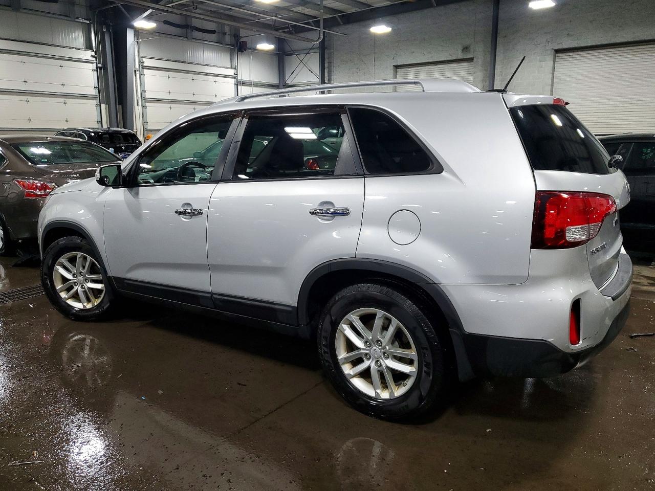 2014 KIA SORENTO LX photo 2