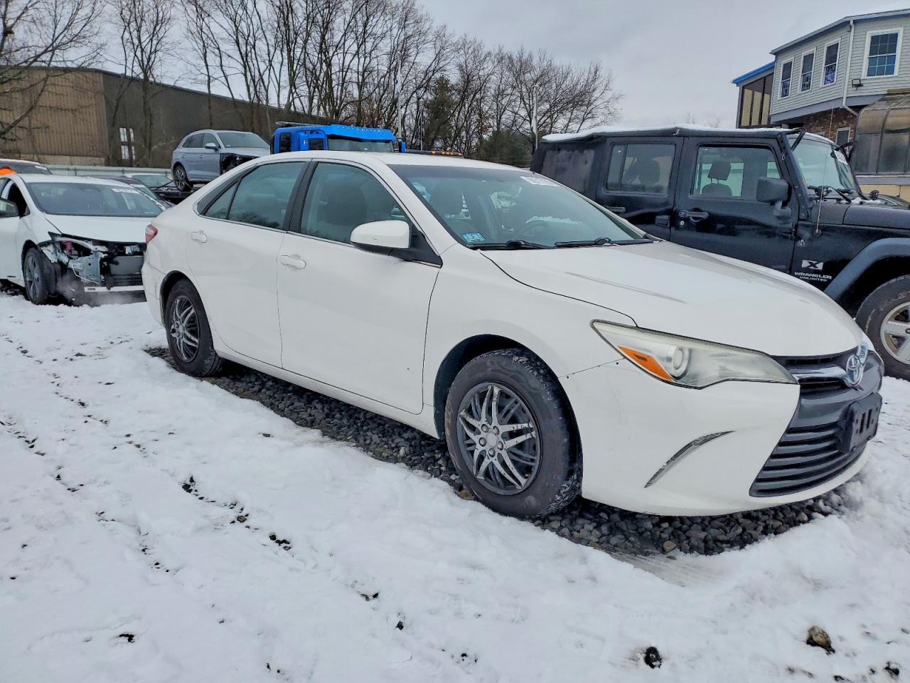 2015 TOYOTA CAMRY LE photo 4