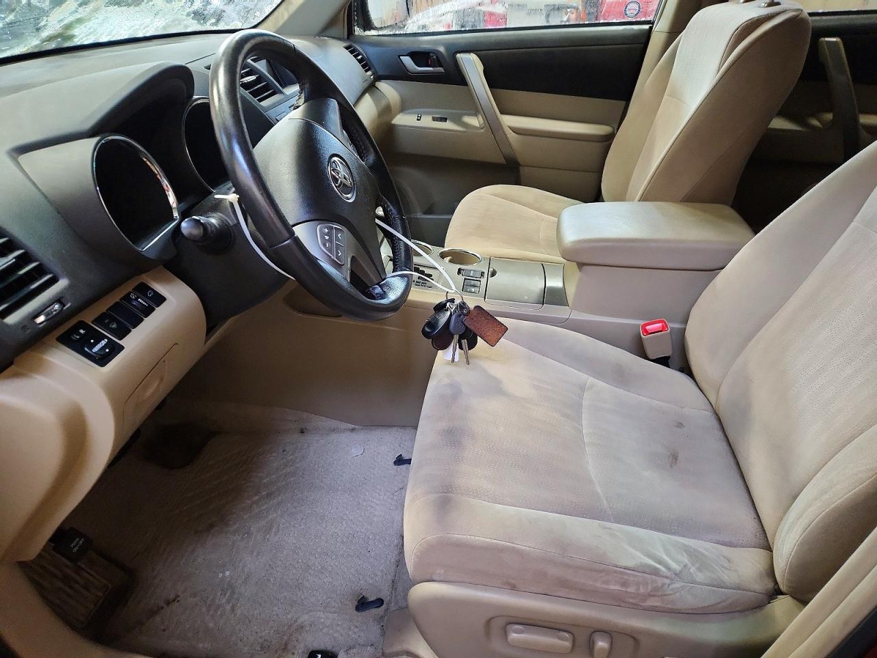 2010 TOYOTA HIGHLANDER SE photo 7