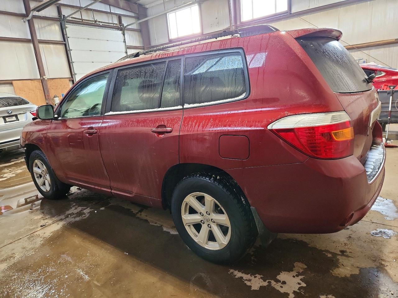 2010 TOYOTA HIGHLANDER SE photo 2