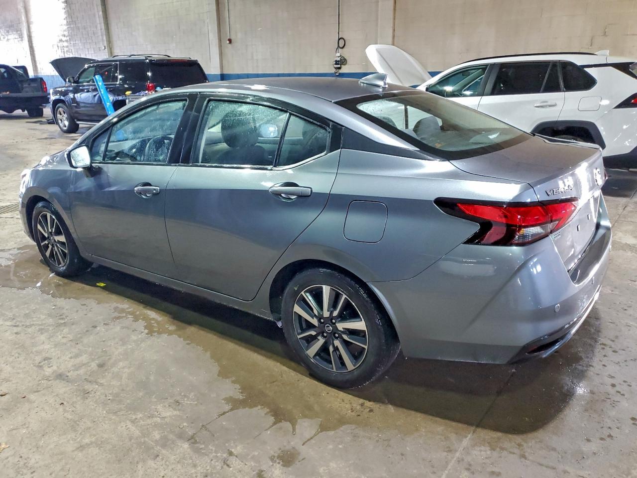 2021 NISSAN VERSA SV photo 2