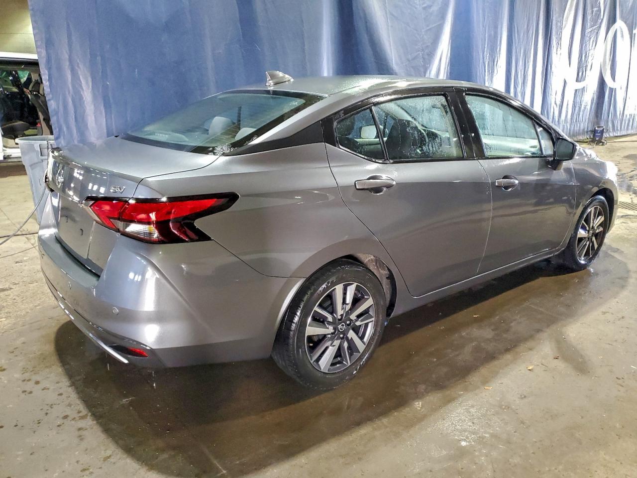 2021 NISSAN VERSA SV photo 3