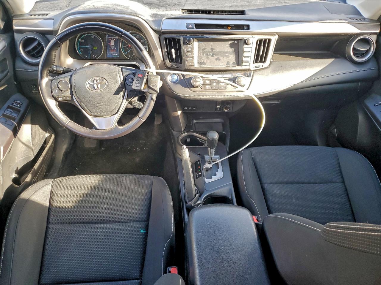 2016 TOYOTA RAV4 HV XLE photo 8