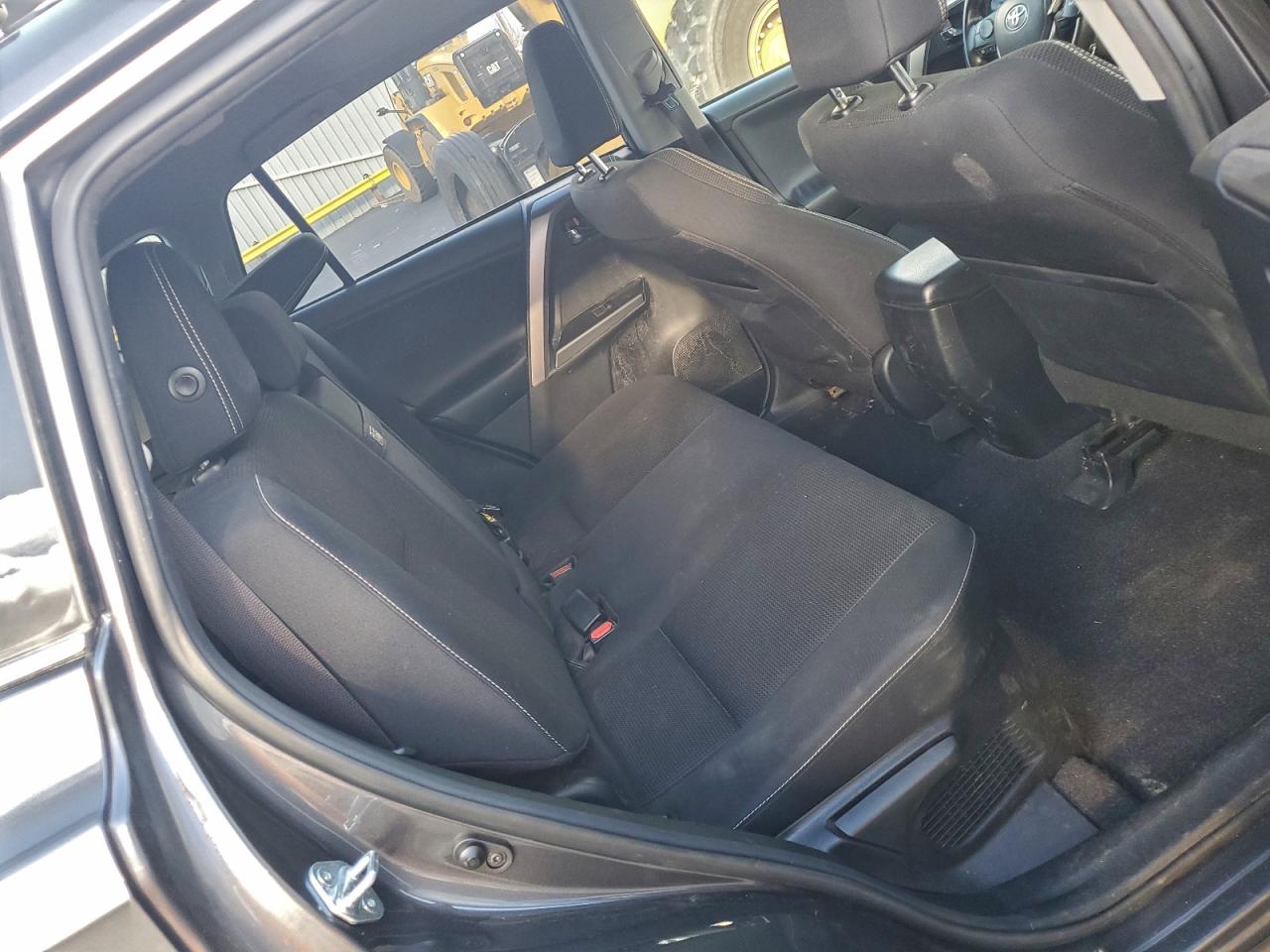 2016 TOYOTA RAV4 HV XLE photo 11