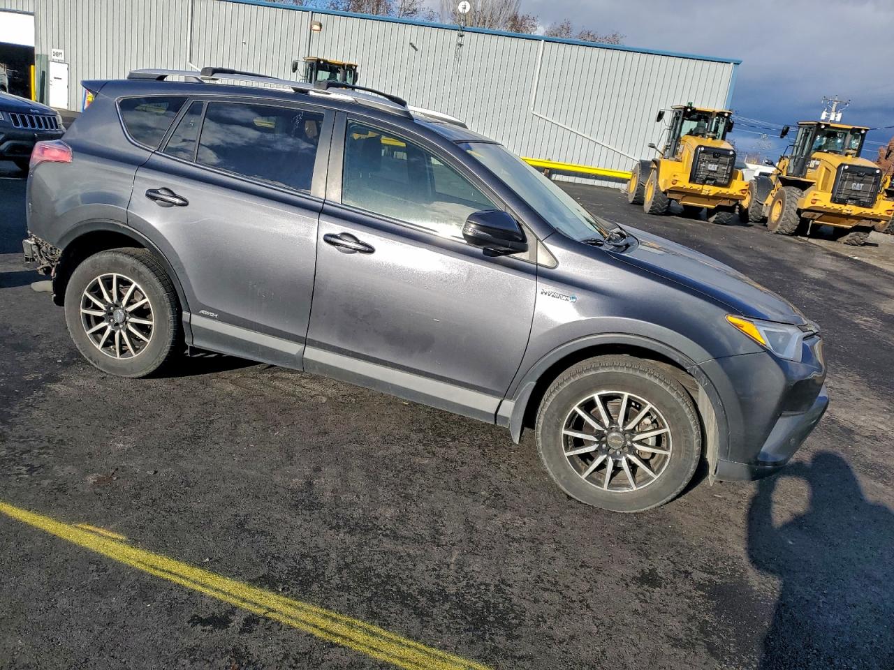2016 TOYOTA RAV4 HV XLE photo 4