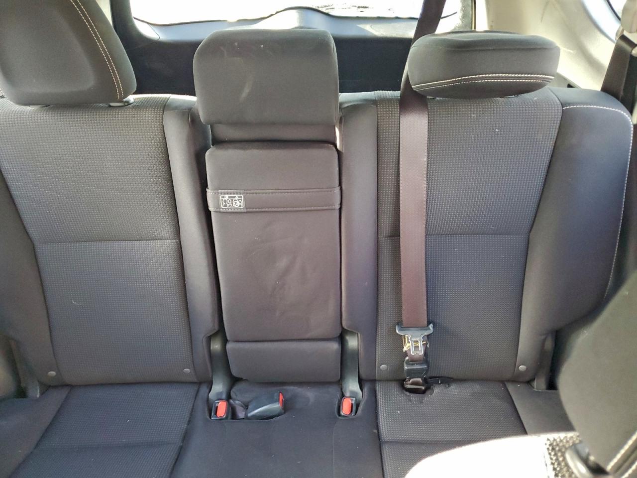 2016 TOYOTA RAV4 HV XLE photo 10