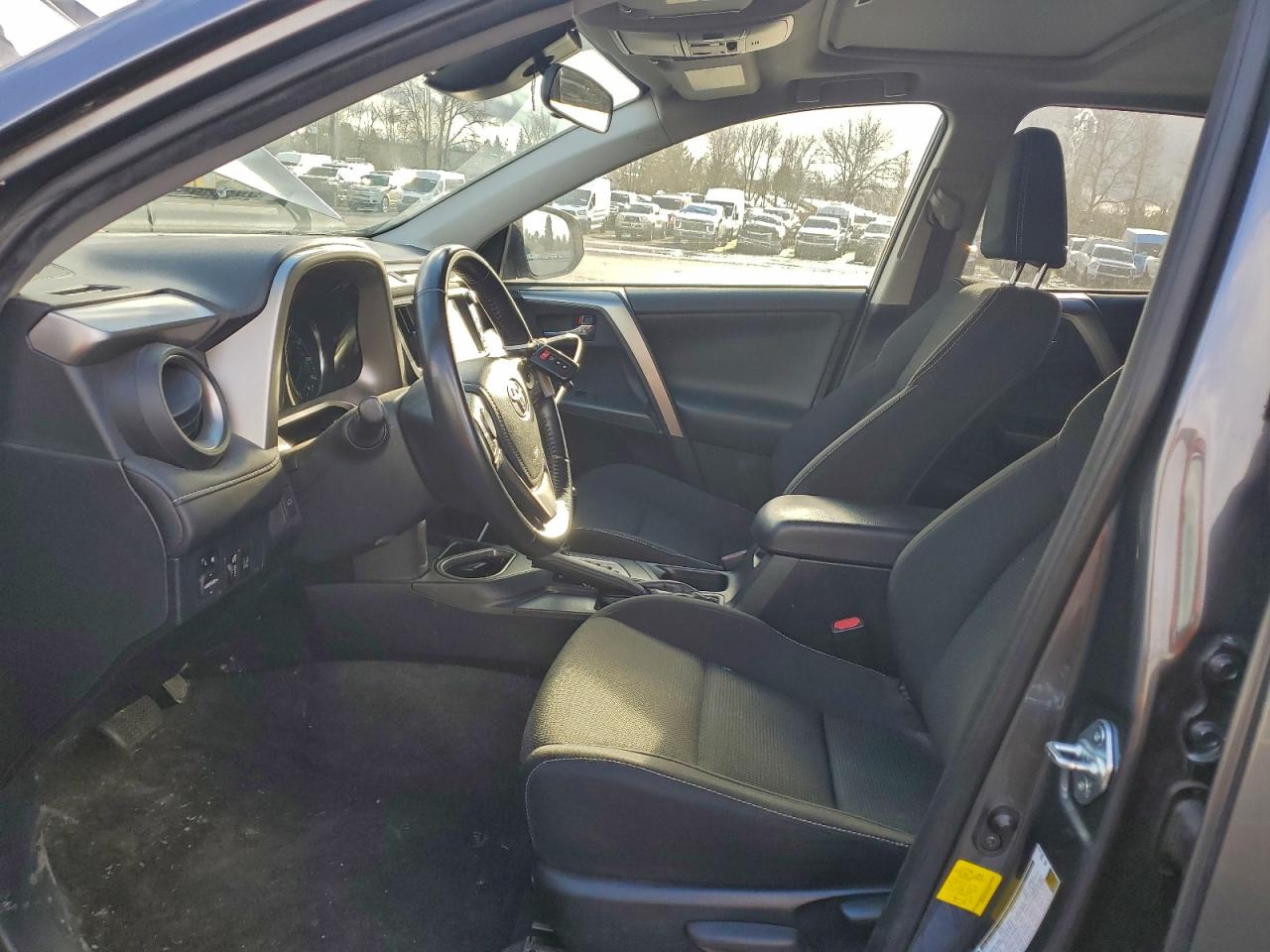 2016 TOYOTA RAV4 HV XLE photo 7