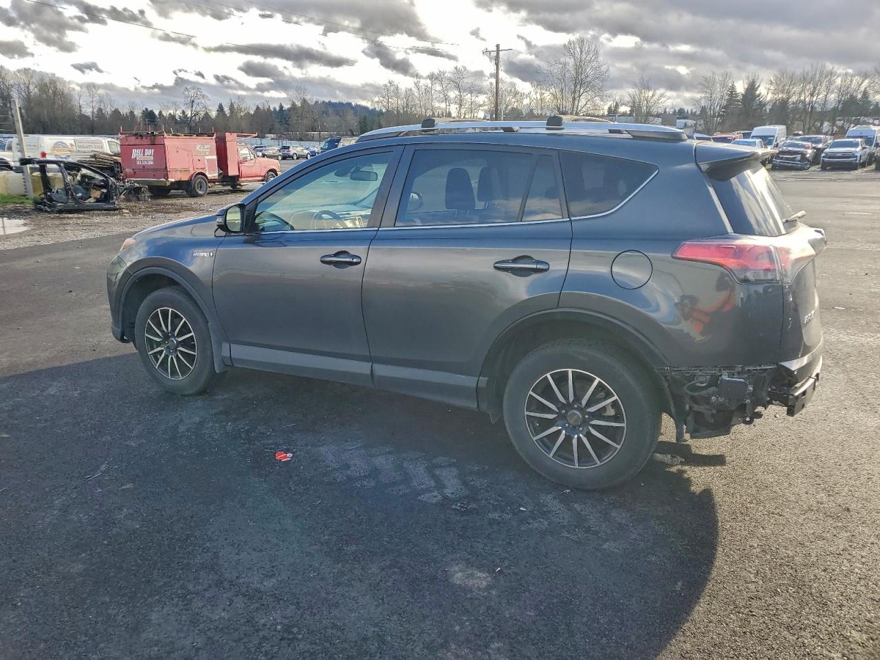 2016 TOYOTA RAV4 HV XLE photo 2