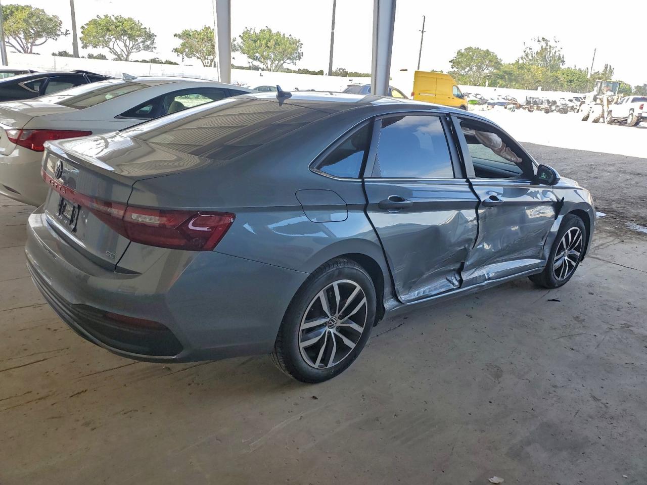 2025 VOLKSWAGEN JETTA SE photo 3