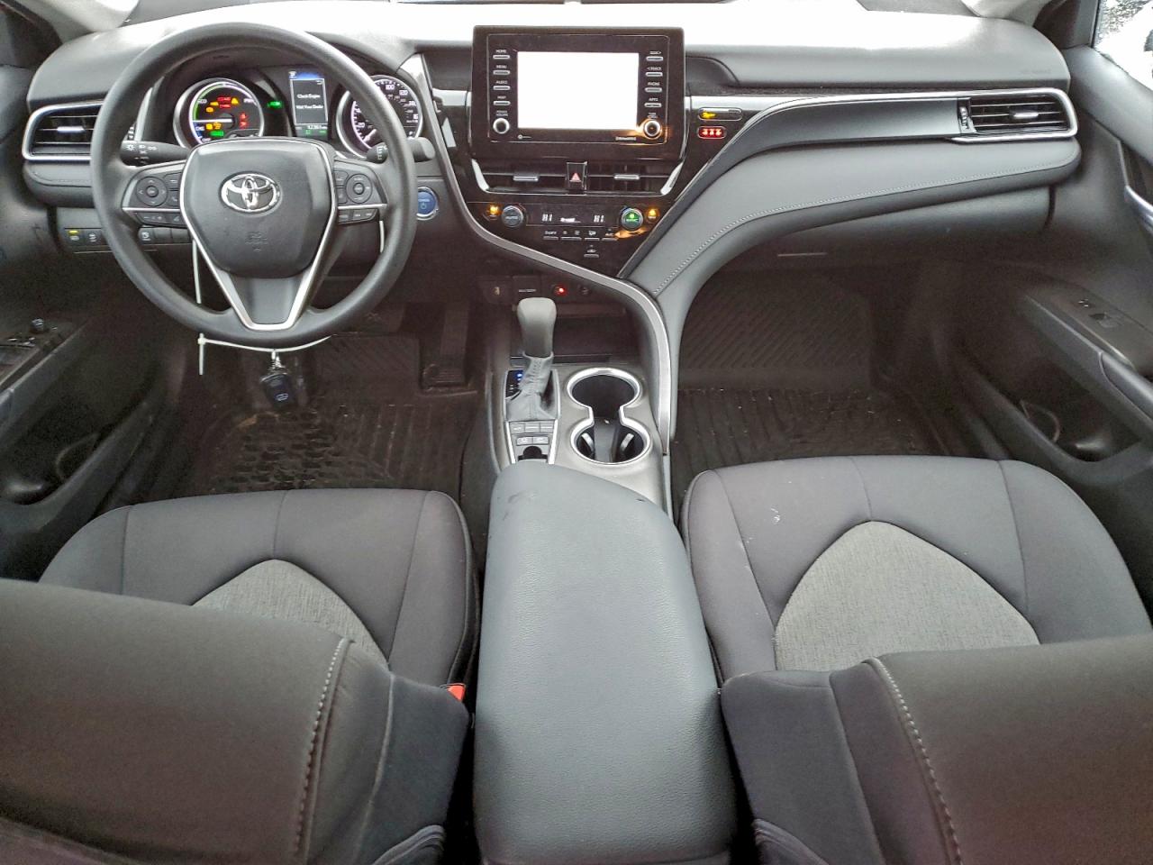 2024 TOYOTA CAMRY LE photo 8