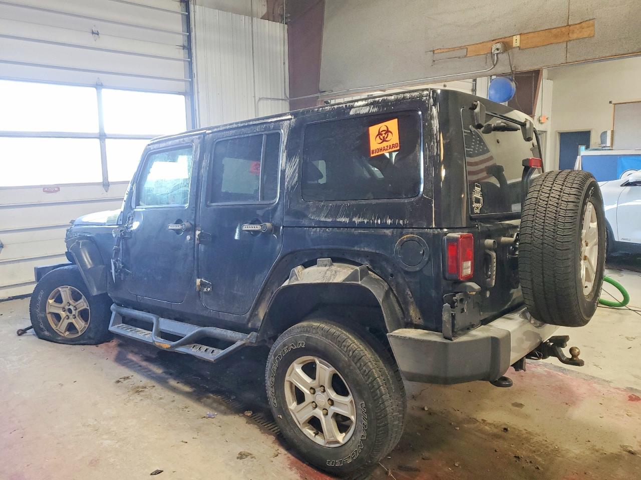 2013 JEEP WRANGLER UNLIMITED SAHARA photo 2