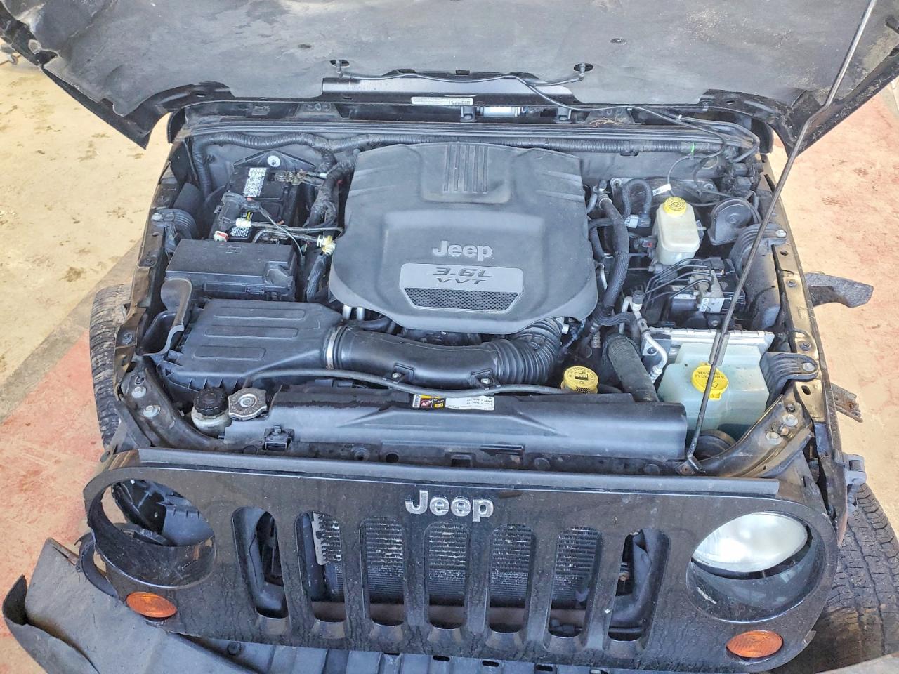 2013 JEEP WRANGLER UNLIMITED SAHARA photo 12