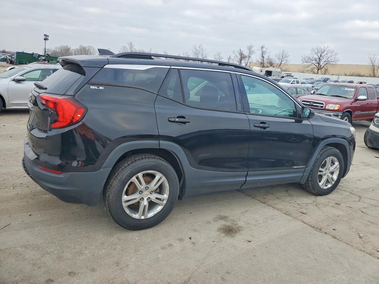 2018 GMC TERRAIN SLE photo 3