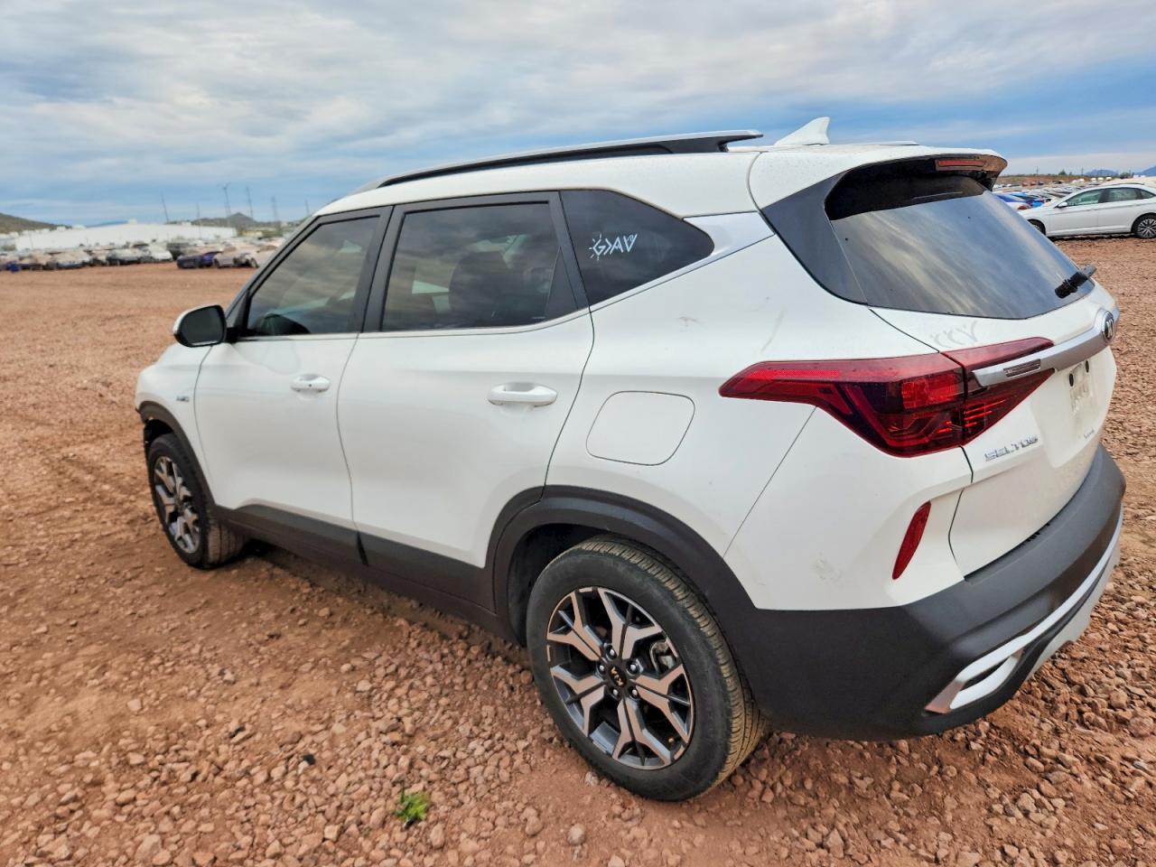 2021 KIA SELTOS EX photo 2