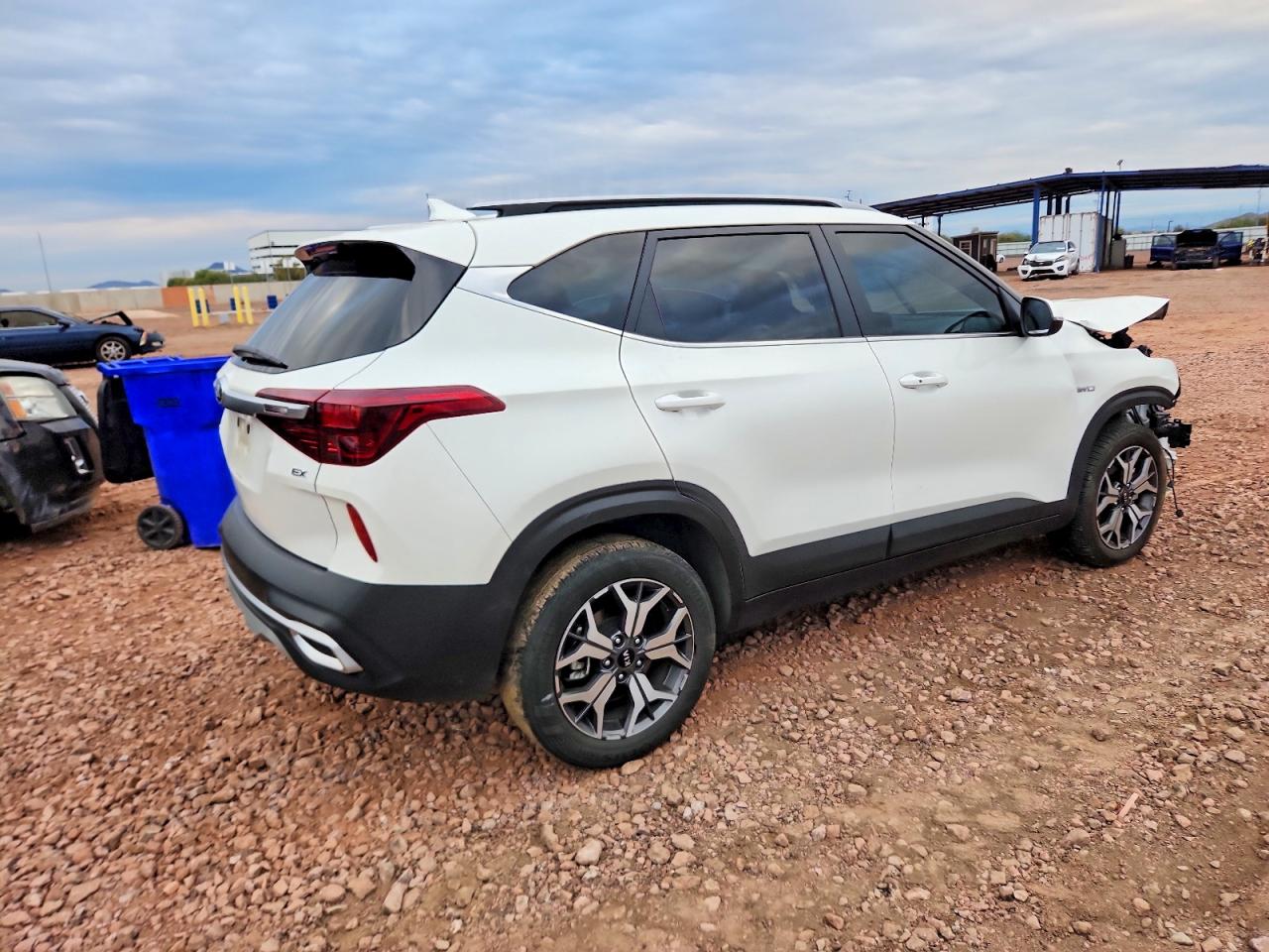 2021 KIA SELTOS EX photo 3
