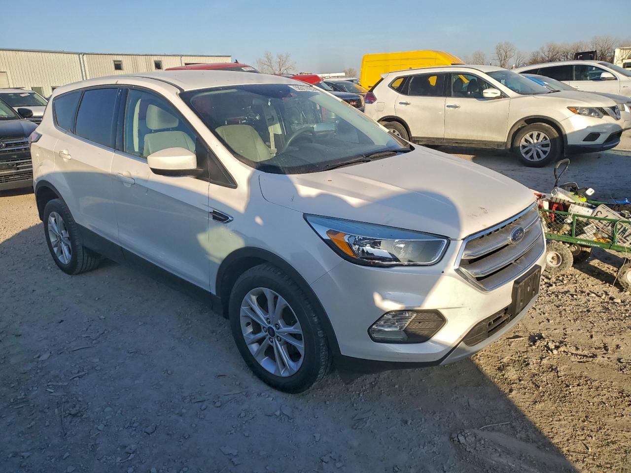 2017 FORD ESCAPE SE photo 4