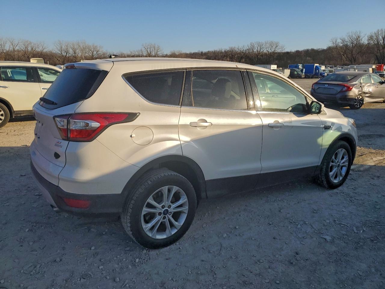 2017 FORD ESCAPE SE photo 3