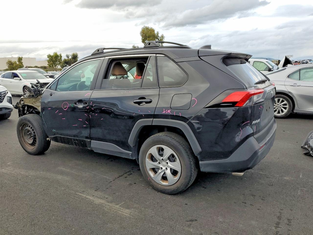 2021 TOYOTA RAV4 LE photo 3