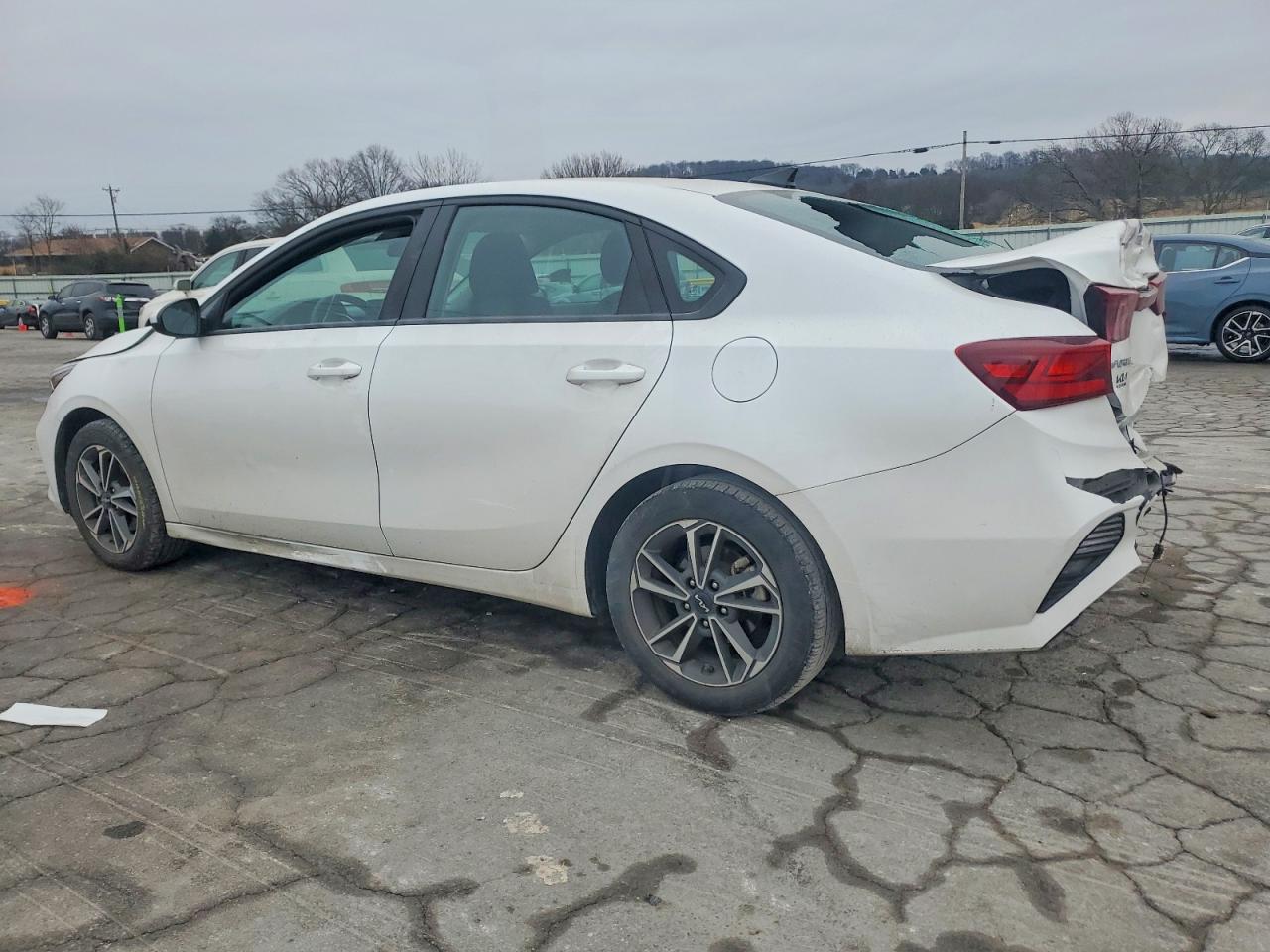 2023 KIA FORTE LX photo 2