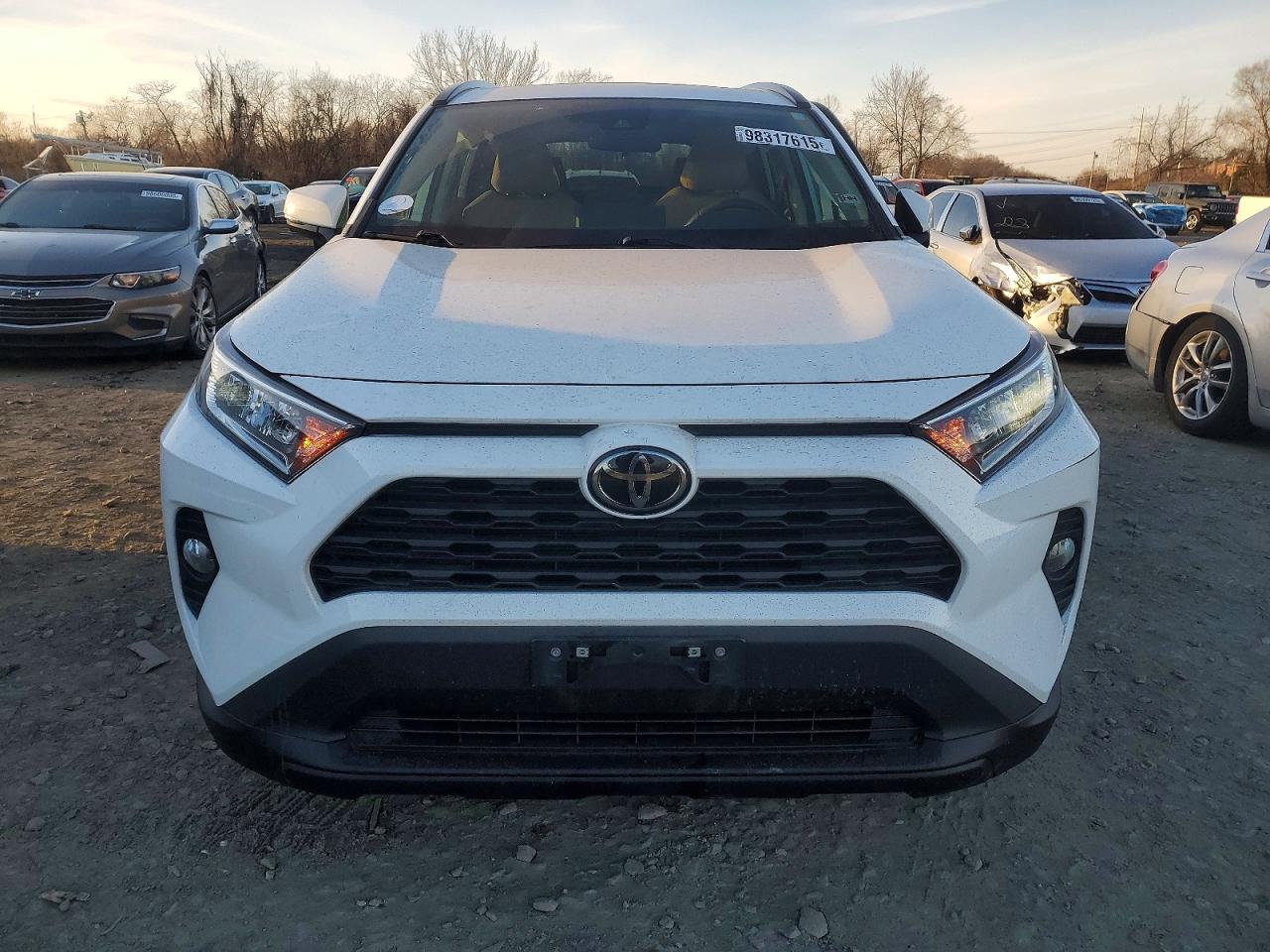 2021 TOYOTA RAV4 XLE photo 5