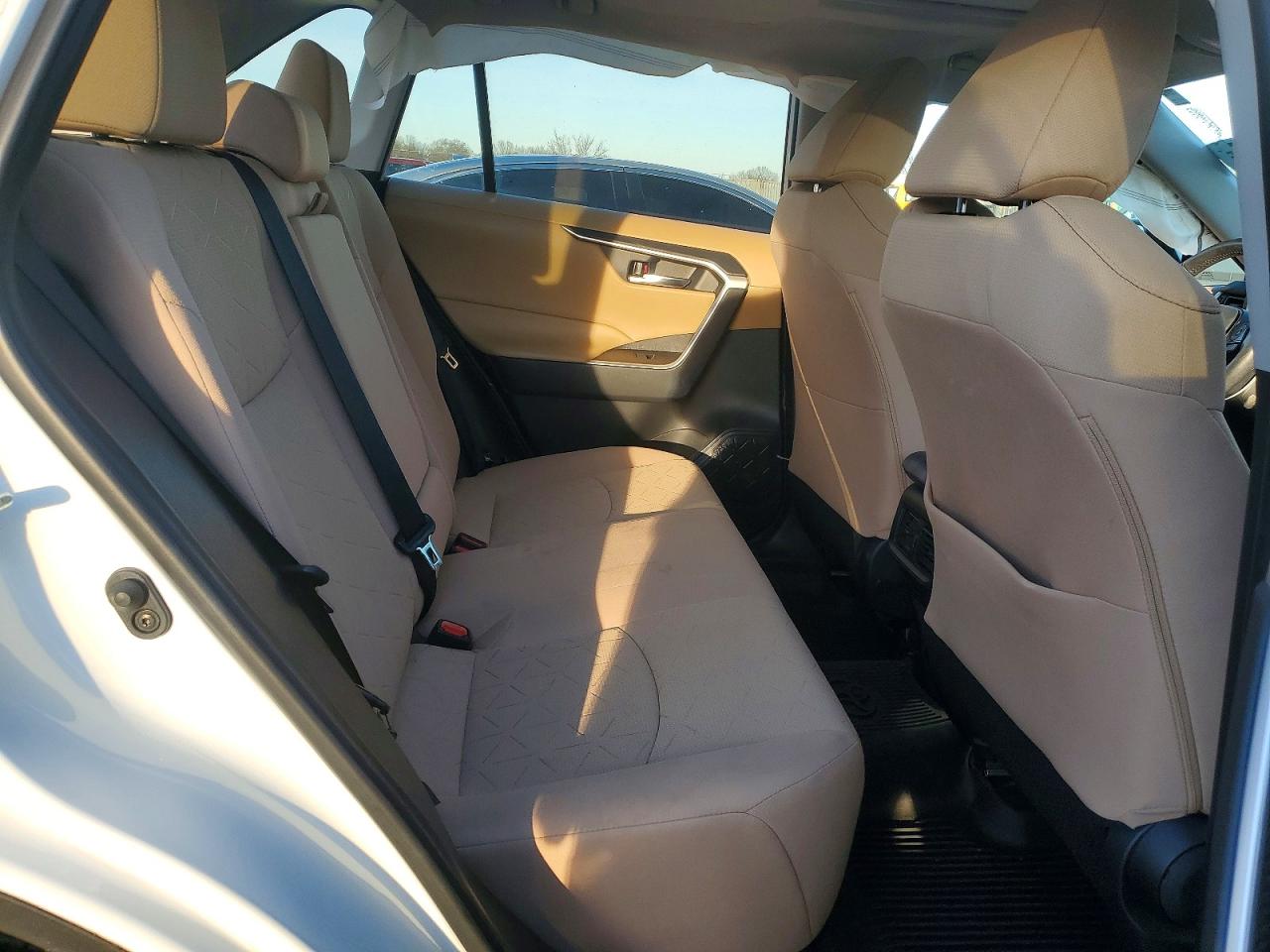 2021 TOYOTA RAV4 XLE photo 11