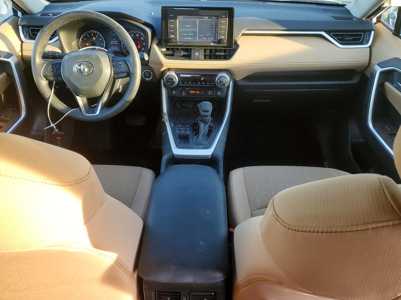 2021 TOYOTA RAV4 XLE photo 8