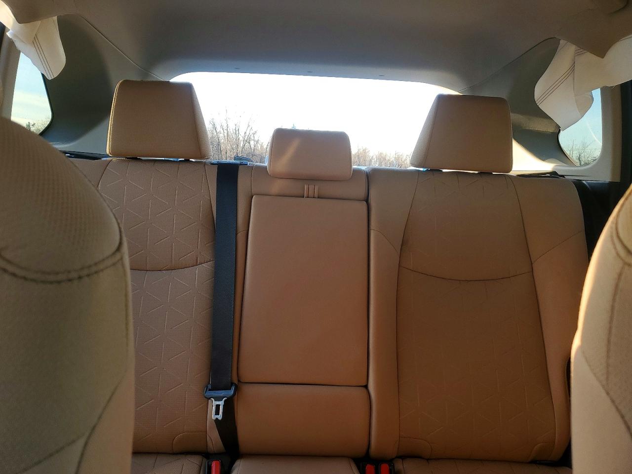 2021 TOYOTA RAV4 XLE photo 10