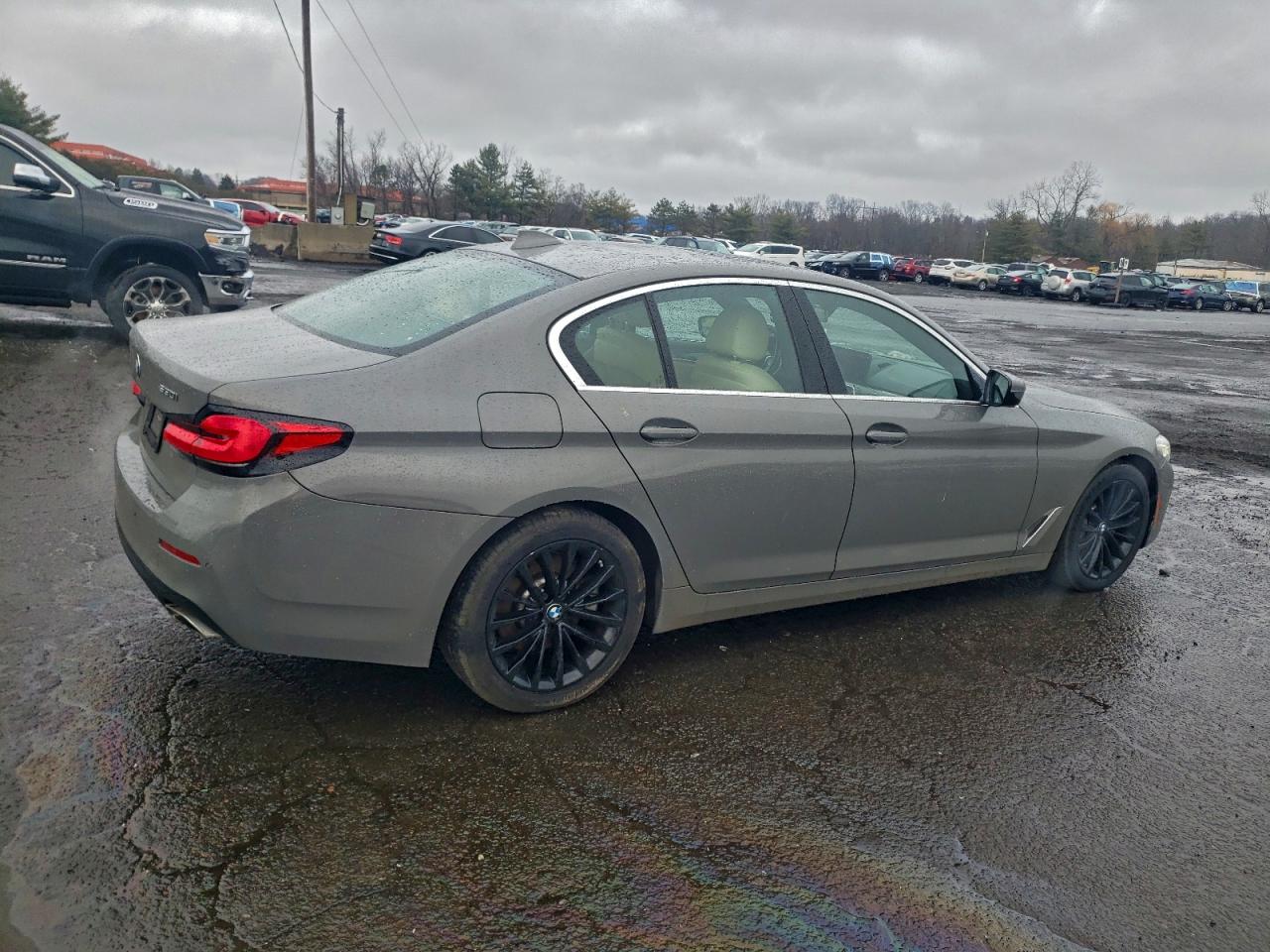 2021 BMW 530 XI photo 3