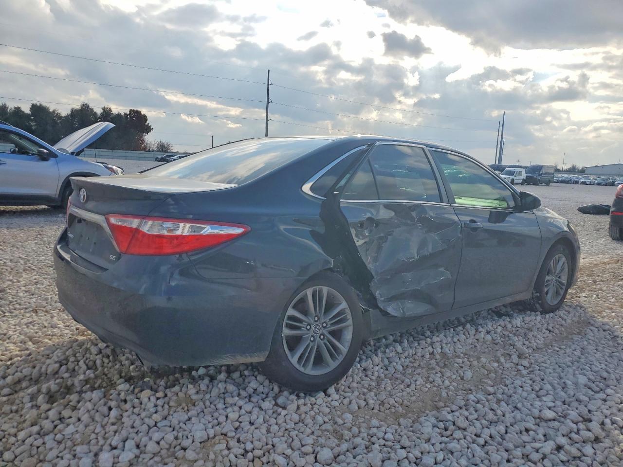 2016 TOYOTA CAMRY LE photo 7