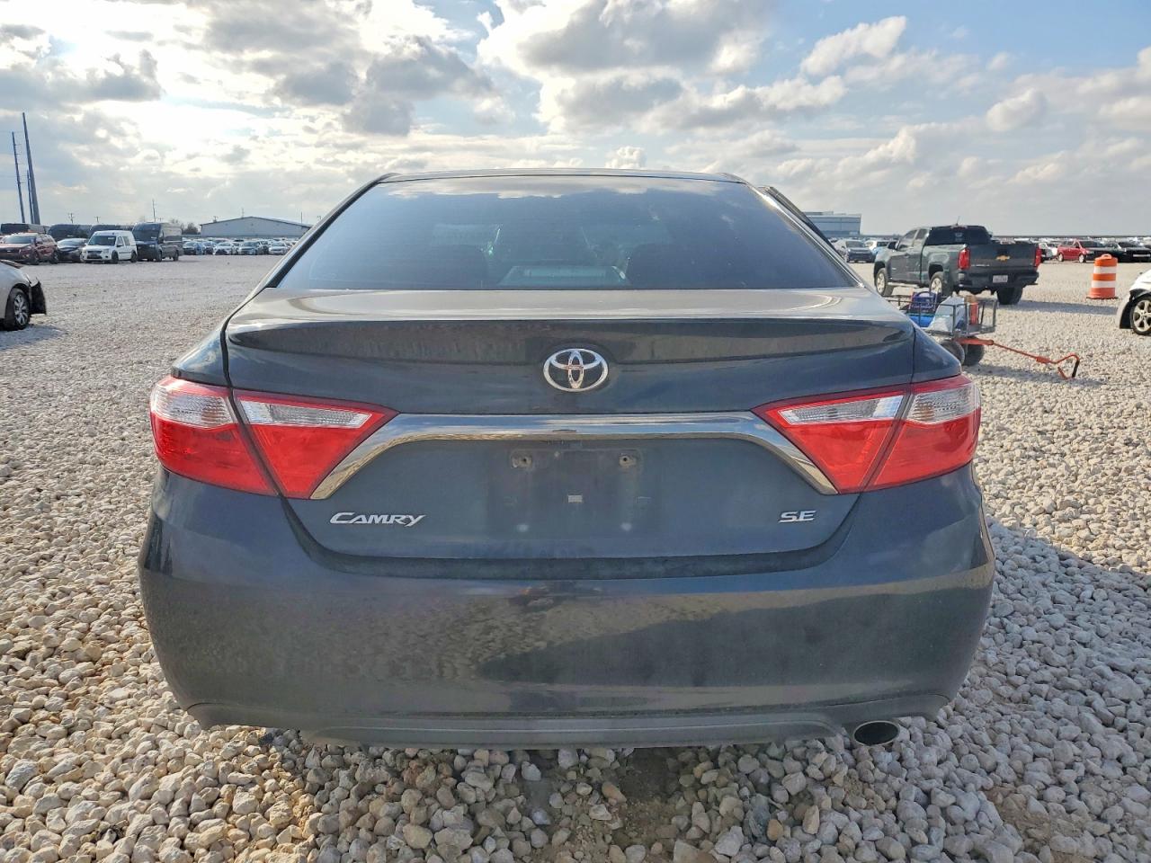 2016 TOYOTA CAMRY LE photo 16