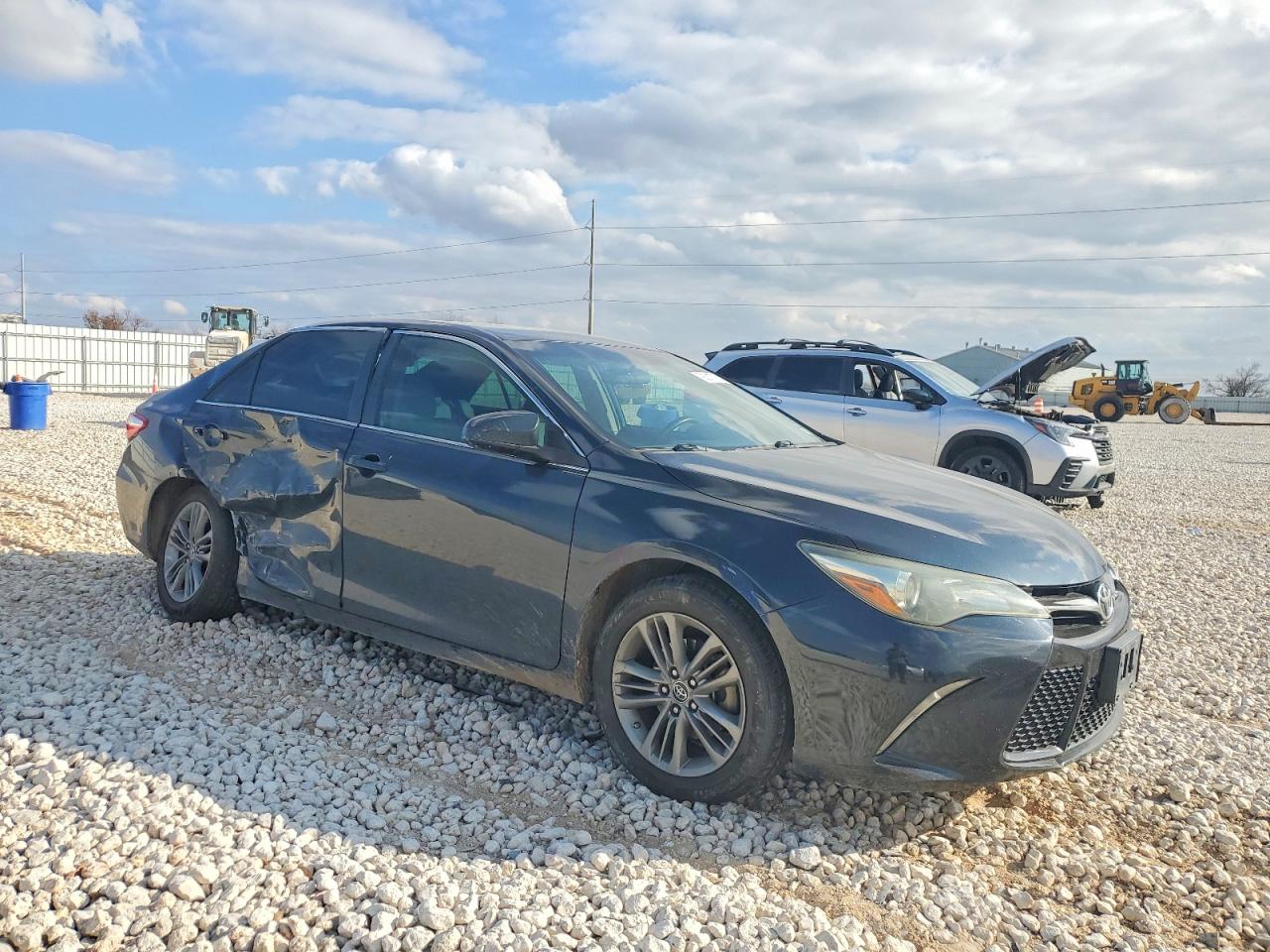 2016 TOYOTA CAMRY LE photo 10