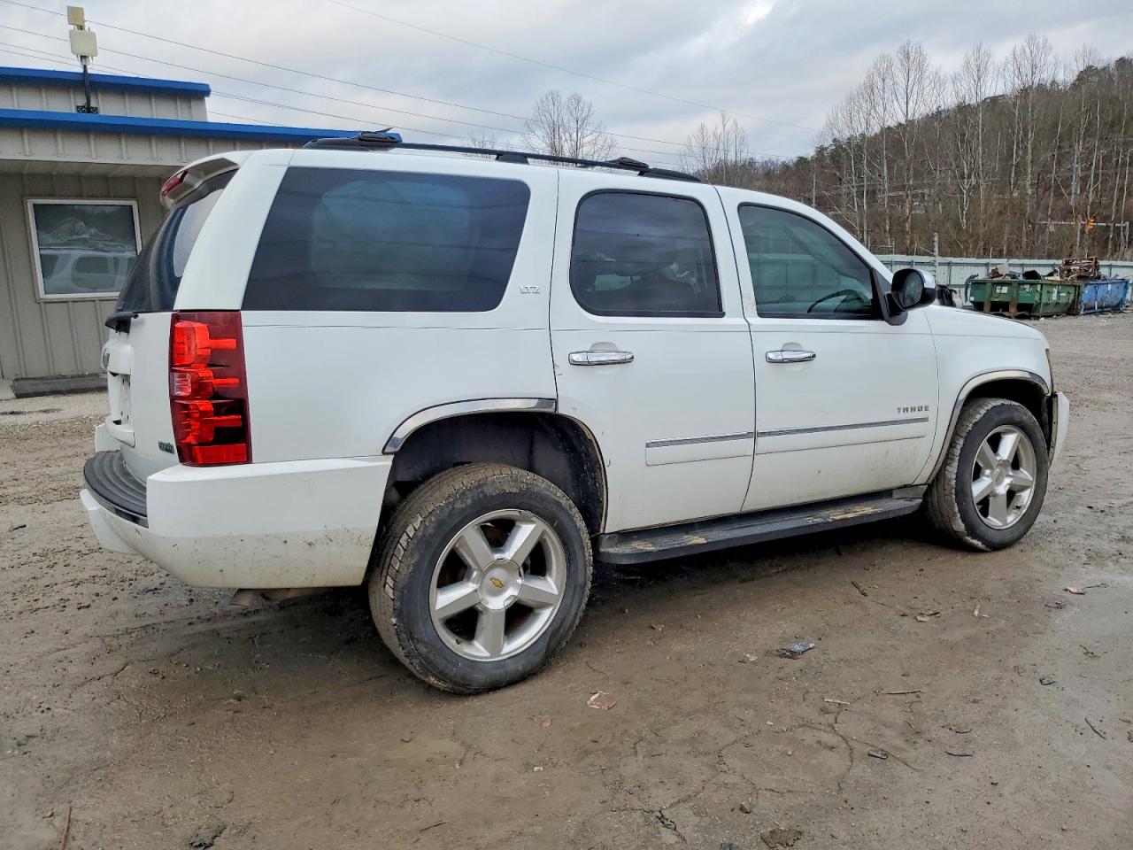 2011 CHEVROLET TAHOE K1500 LTZ photo 3