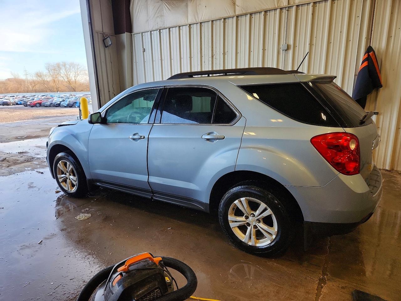 2015 CHEVROLET EQUINOX LT photo 2