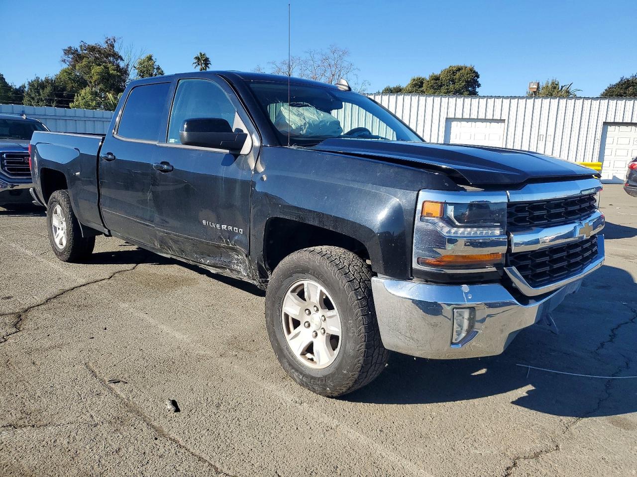 2017 CHEVROLET SILVERADO C1500 LT photo 4