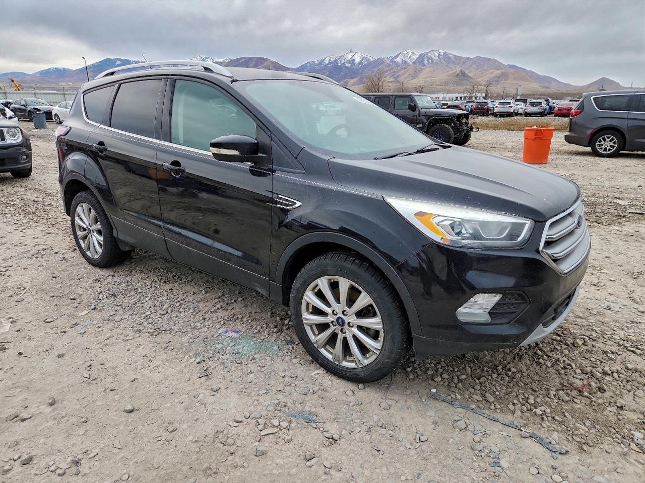 2017 FORD ESCAPE TITANIUM photo 4