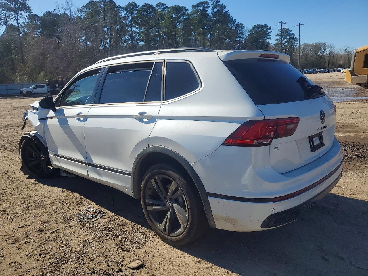 2024 VOLKSWAGEN TIGUAN SE R-LINE BLACK photo 2