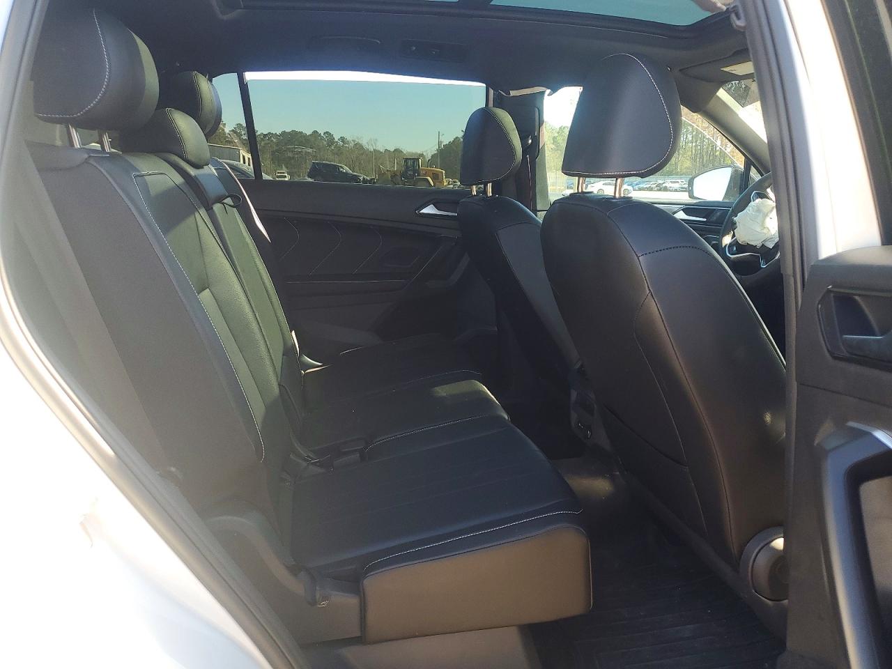 2024 VOLKSWAGEN TIGUAN SE R-LINE BLACK photo 11