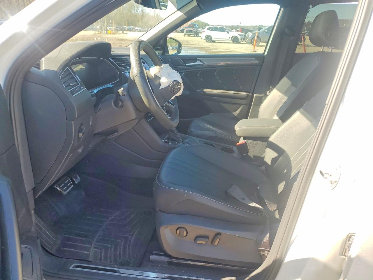 2024 VOLKSWAGEN TIGUAN SE R-LINE BLACK photo 7