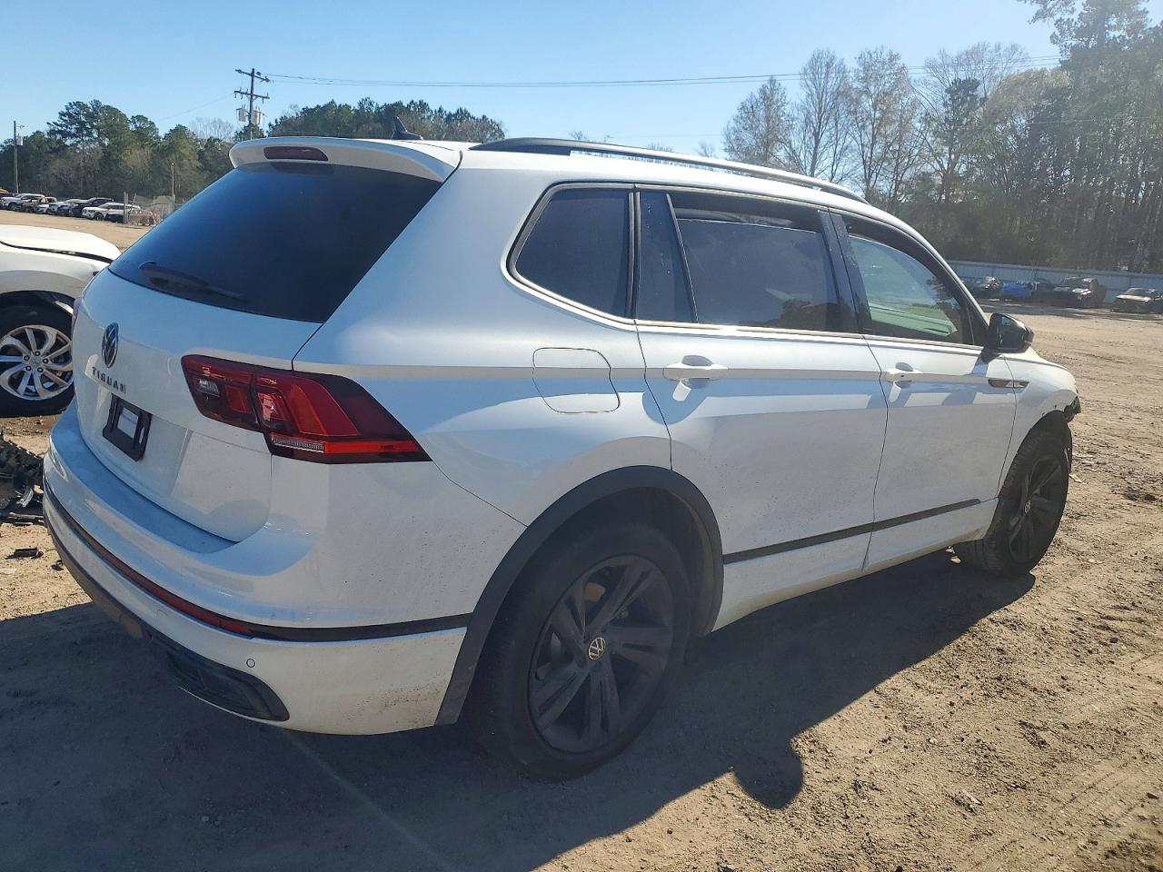 2024 VOLKSWAGEN TIGUAN SE R-LINE BLACK photo 3