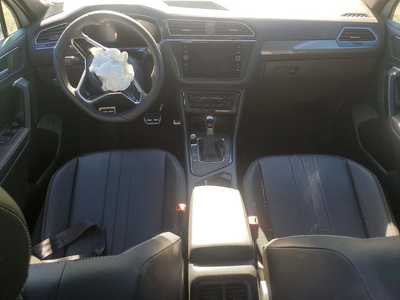 2024 VOLKSWAGEN TIGUAN SE R-LINE BLACK photo 8